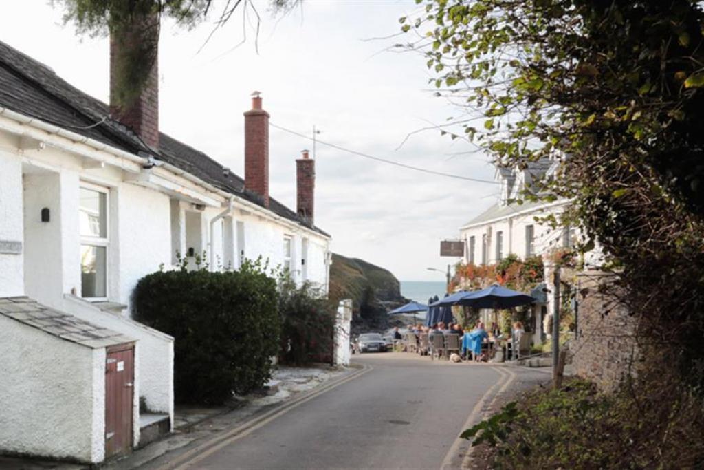 Courtyard - Green Door Cottages 포트아이작 외부 사진