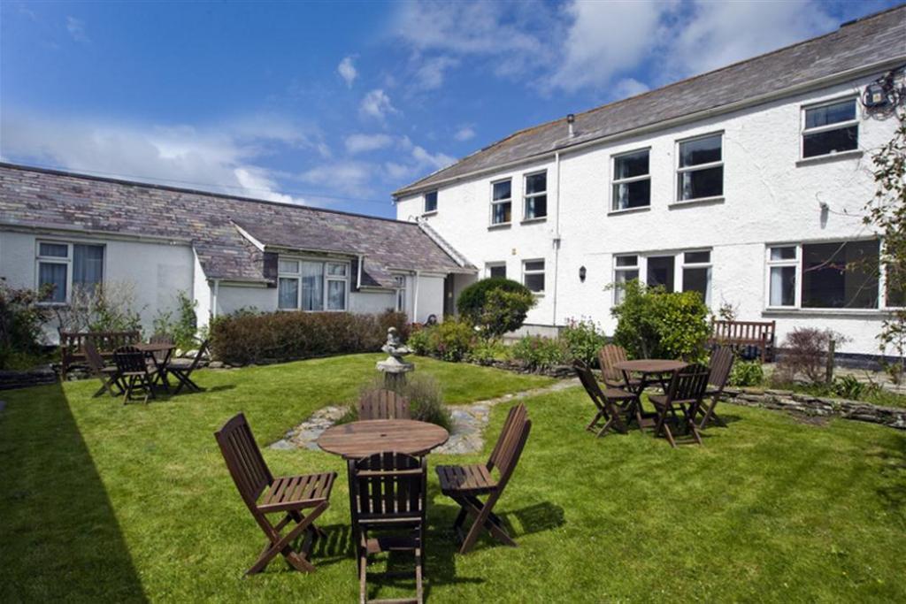 Courtyard - Green Door Cottages 포트아이작 외부 사진